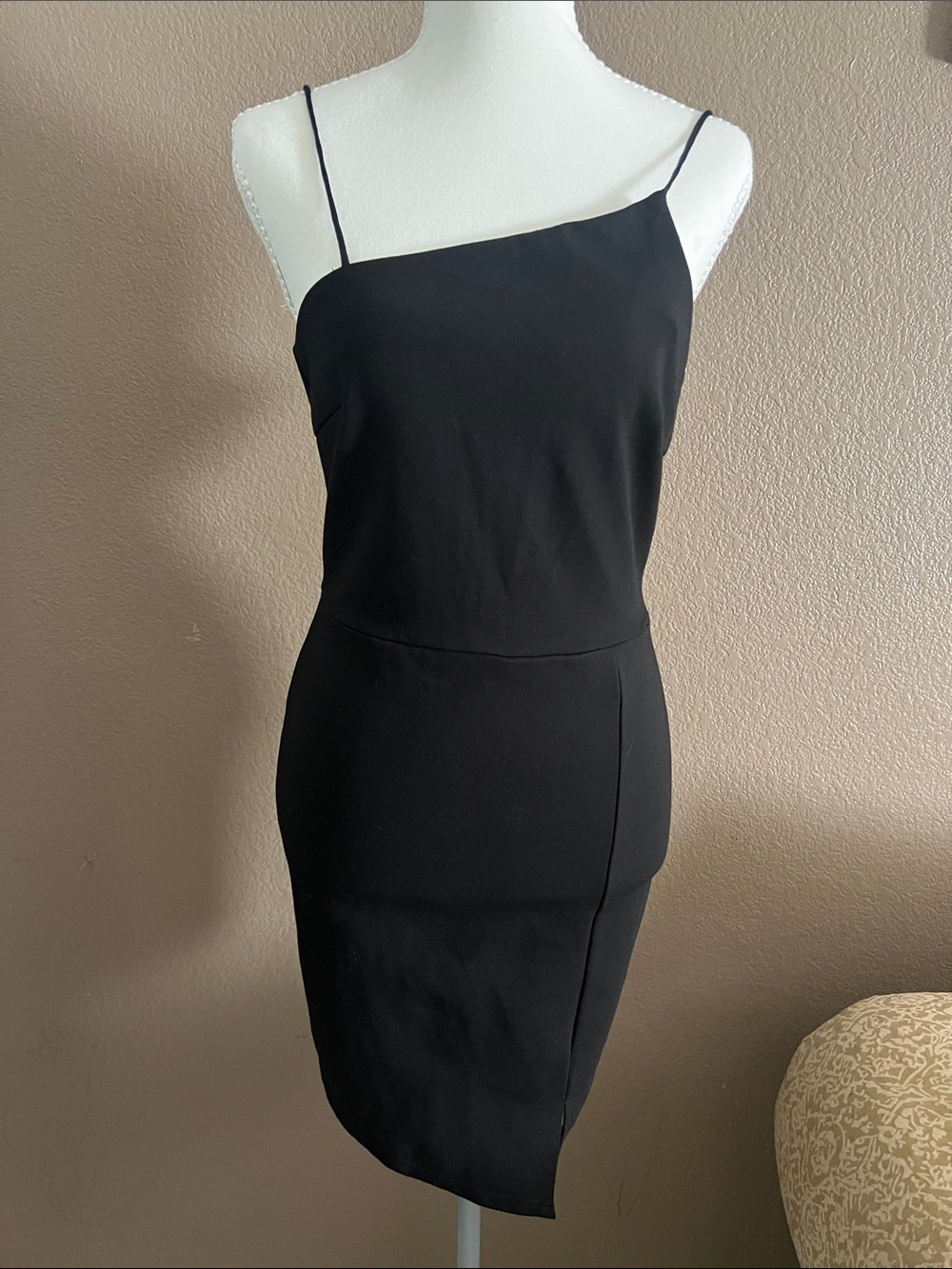 One-Shoulder Black Bodycon Dress with Spaghetti Strap